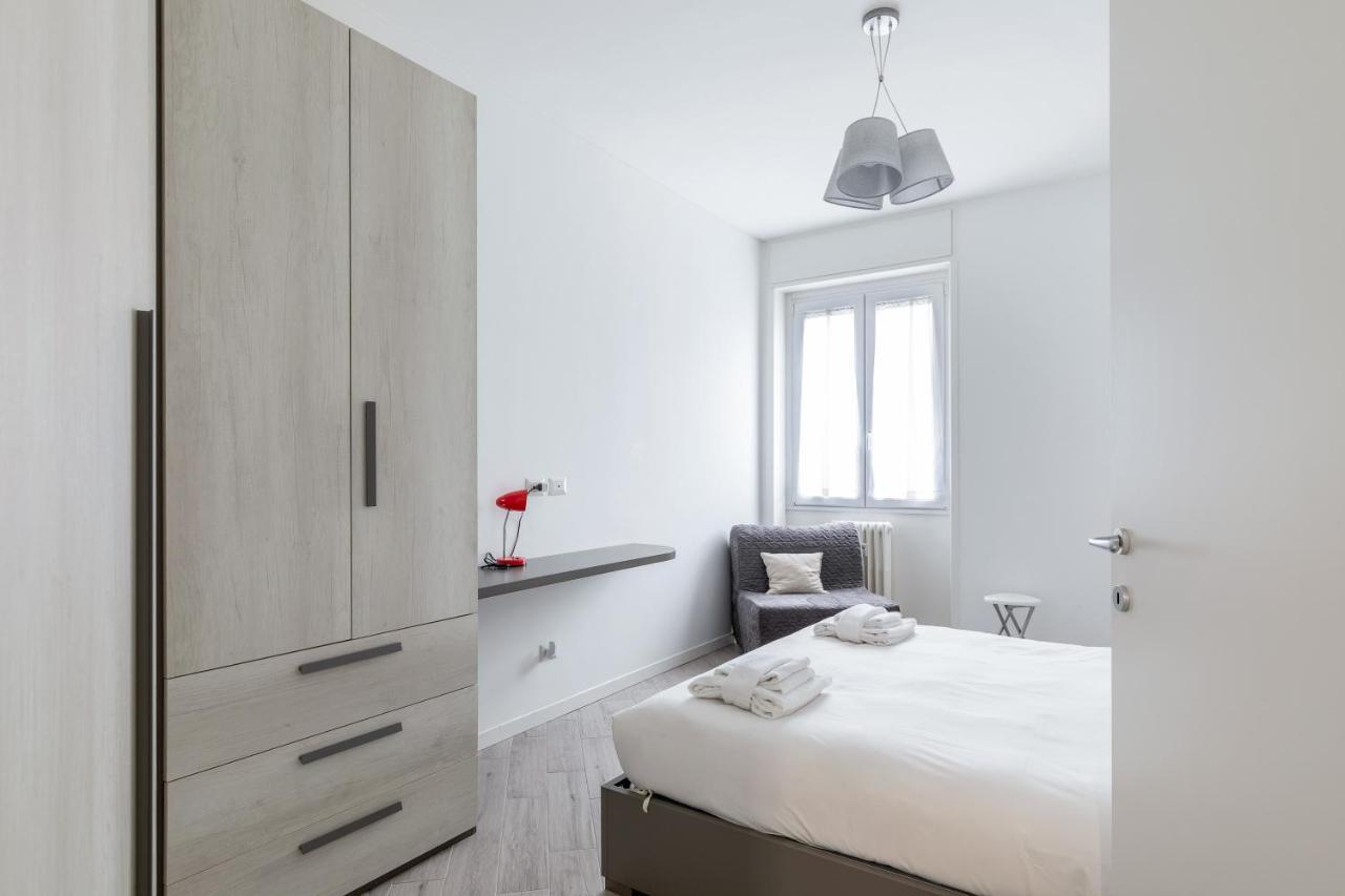 Piazza De Angeli M1 Comfortable Flat With Balcony Milão Exterior foto