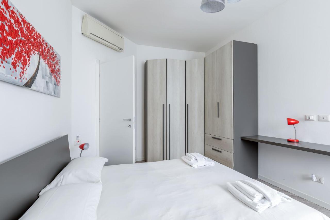 Piazza De Angeli M1 Comfortable Flat With Balcony Milão Exterior foto