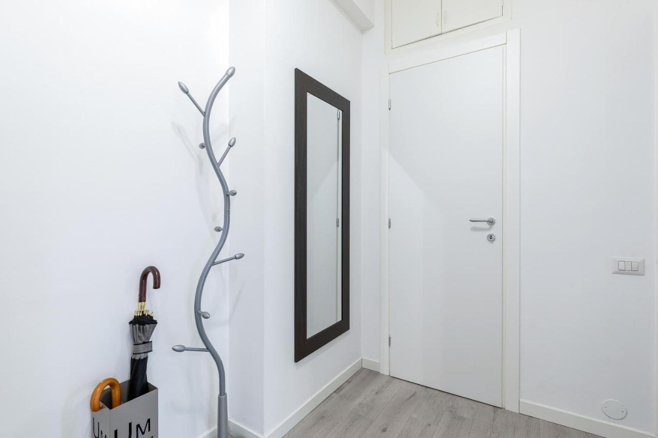 Piazza De Angeli M1 Comfortable Flat With Balcony Milão Exterior foto