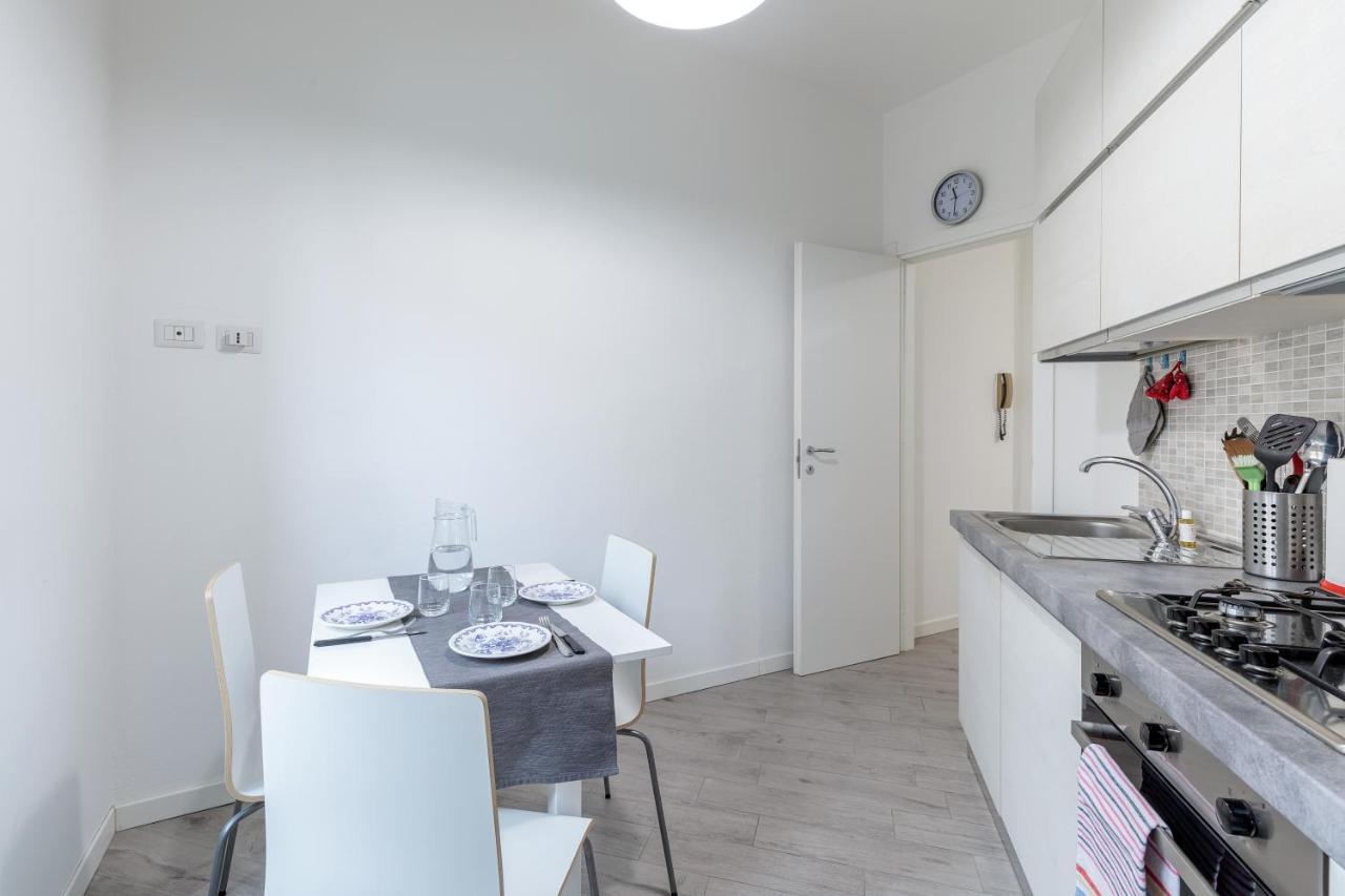 Piazza De Angeli M1 Comfortable Flat With Balcony Milão Exterior foto